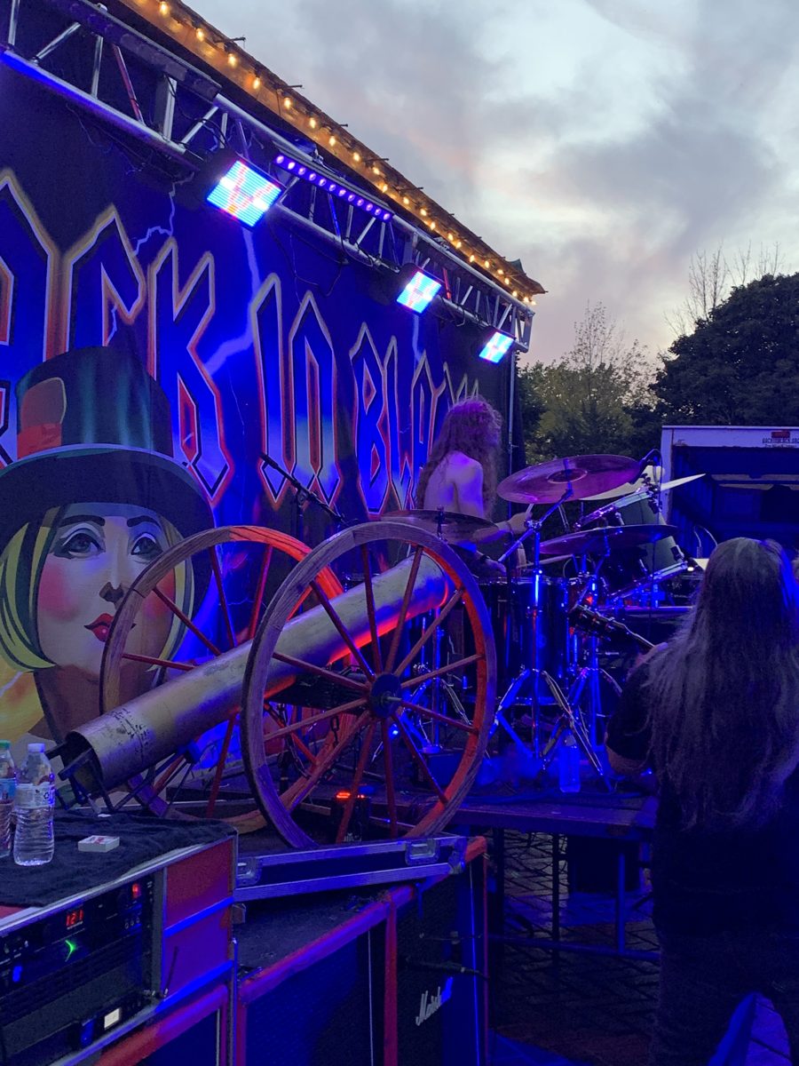 Drummer and cannon on the Back in Black stage